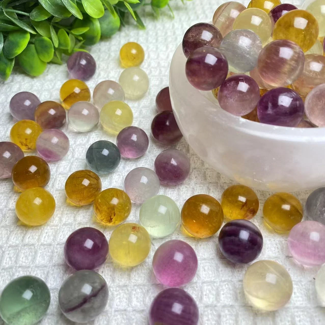Wholesale Price 15-20mm Natural Rainbow Candy Fluorite Polished Mini Ball Healing Crystal Gem Gift Decor DIY