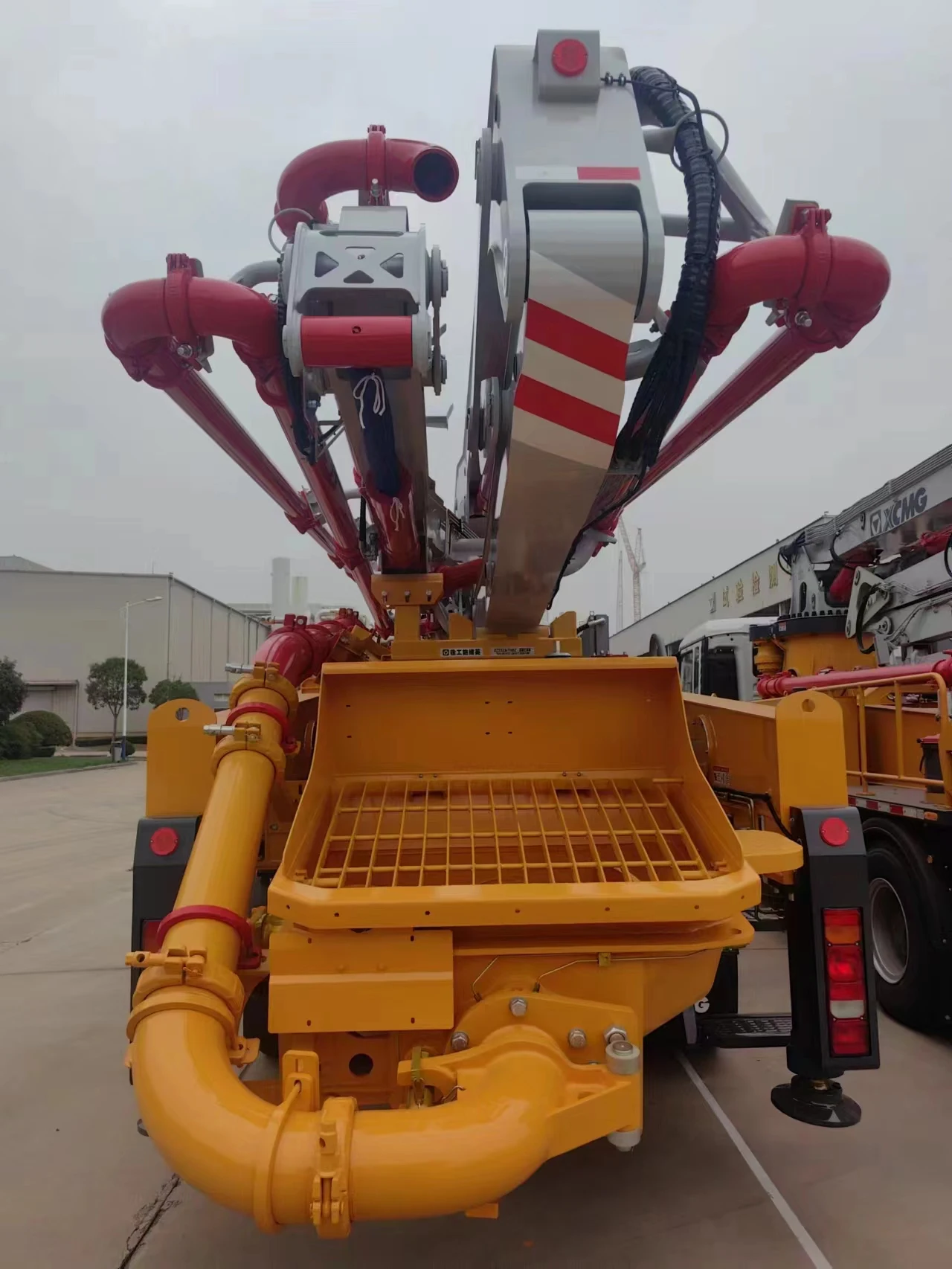 China 47m 52m China New Concrete Mixer with Pump Truck Machine Sym5350thbfb 520c-10A Hb52V Hb47V For Sale