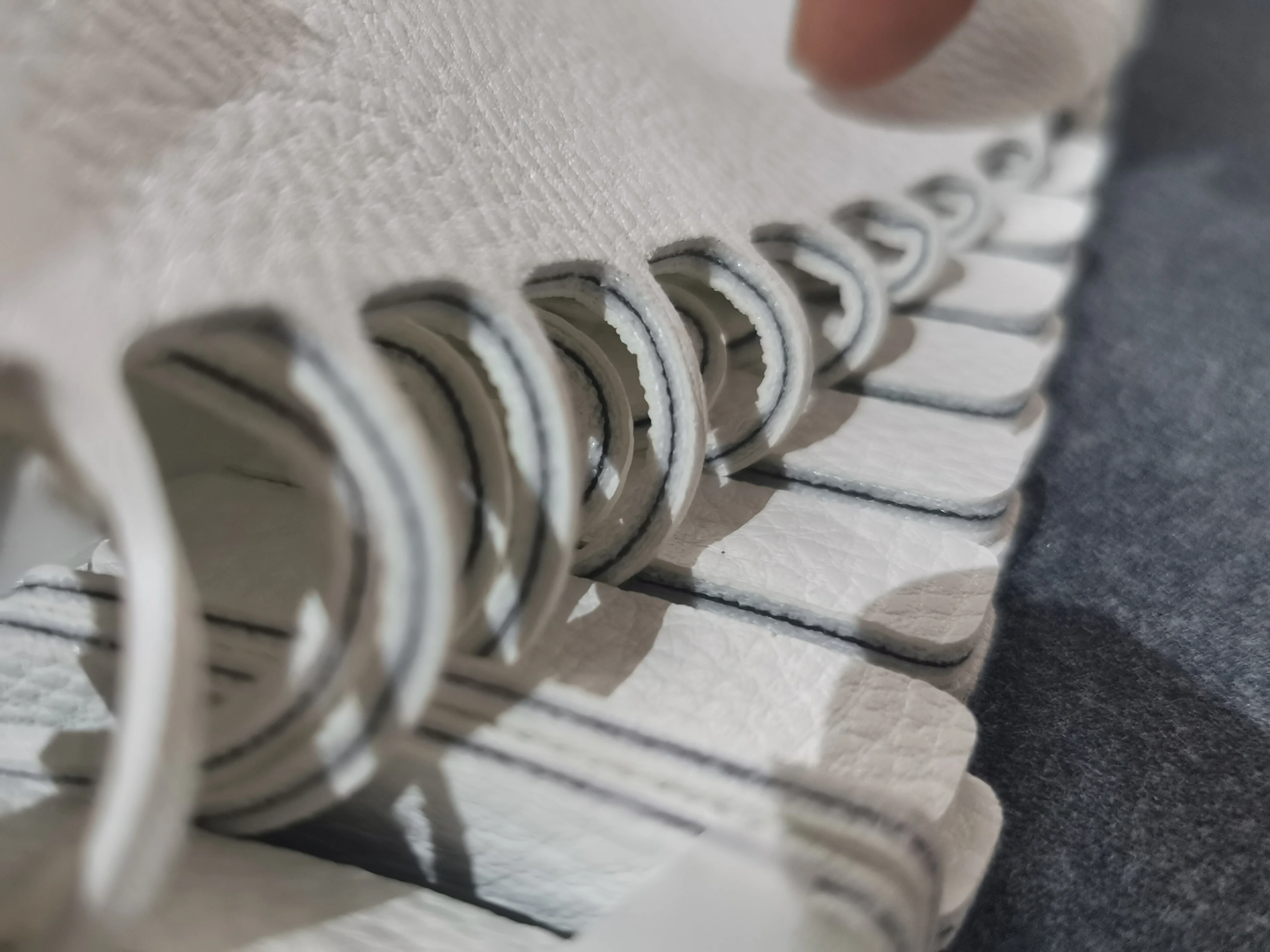 Hot Sell Ruizhou cow leather cowhide cowskin Tire Cow Leather Cutter For Bags and Suitcases