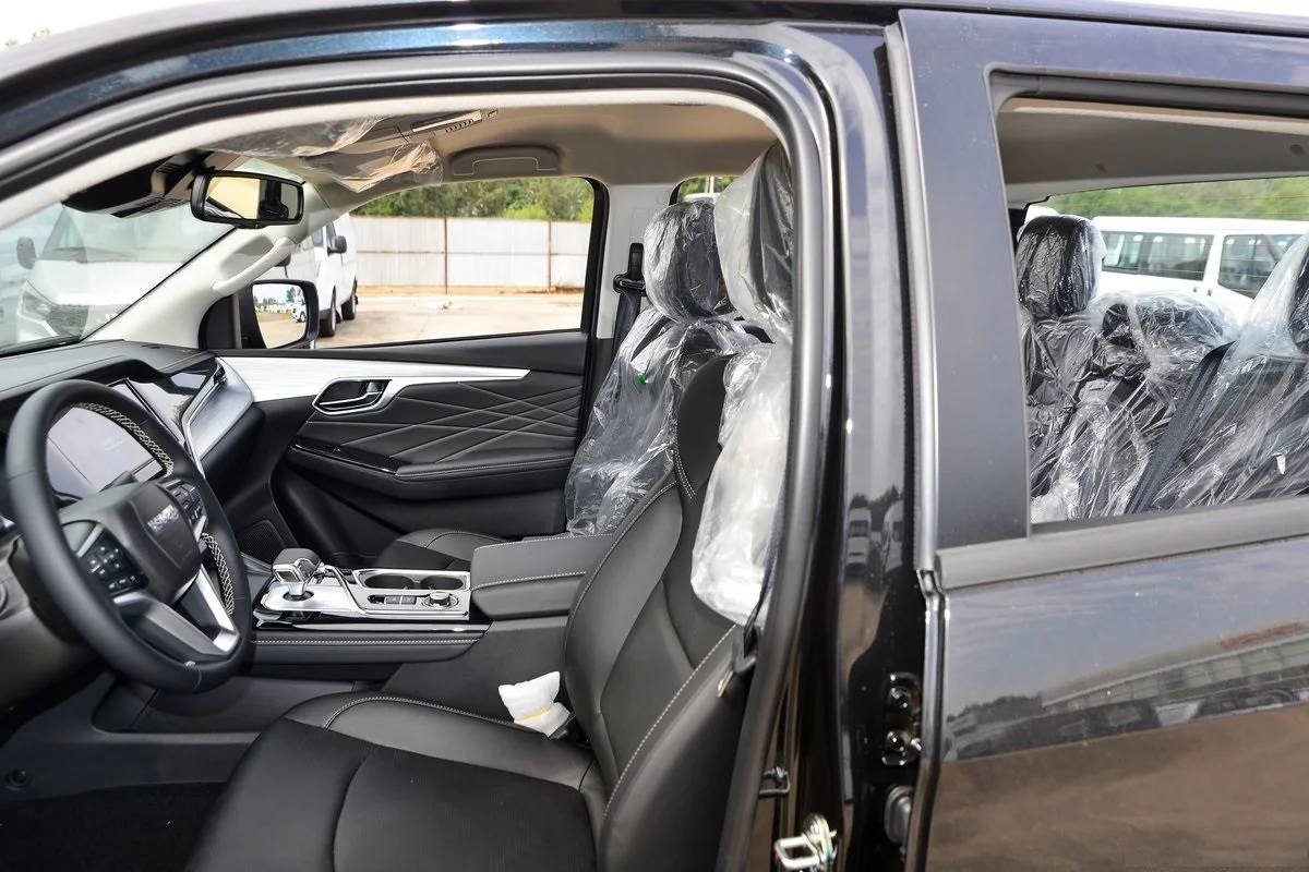 Brand New 4x4 Isuzu 4WD Petrol Car Automatic Gear Turbo Engine Left Steering Chinese Diesel engine Multi-Function Pickup Truck
