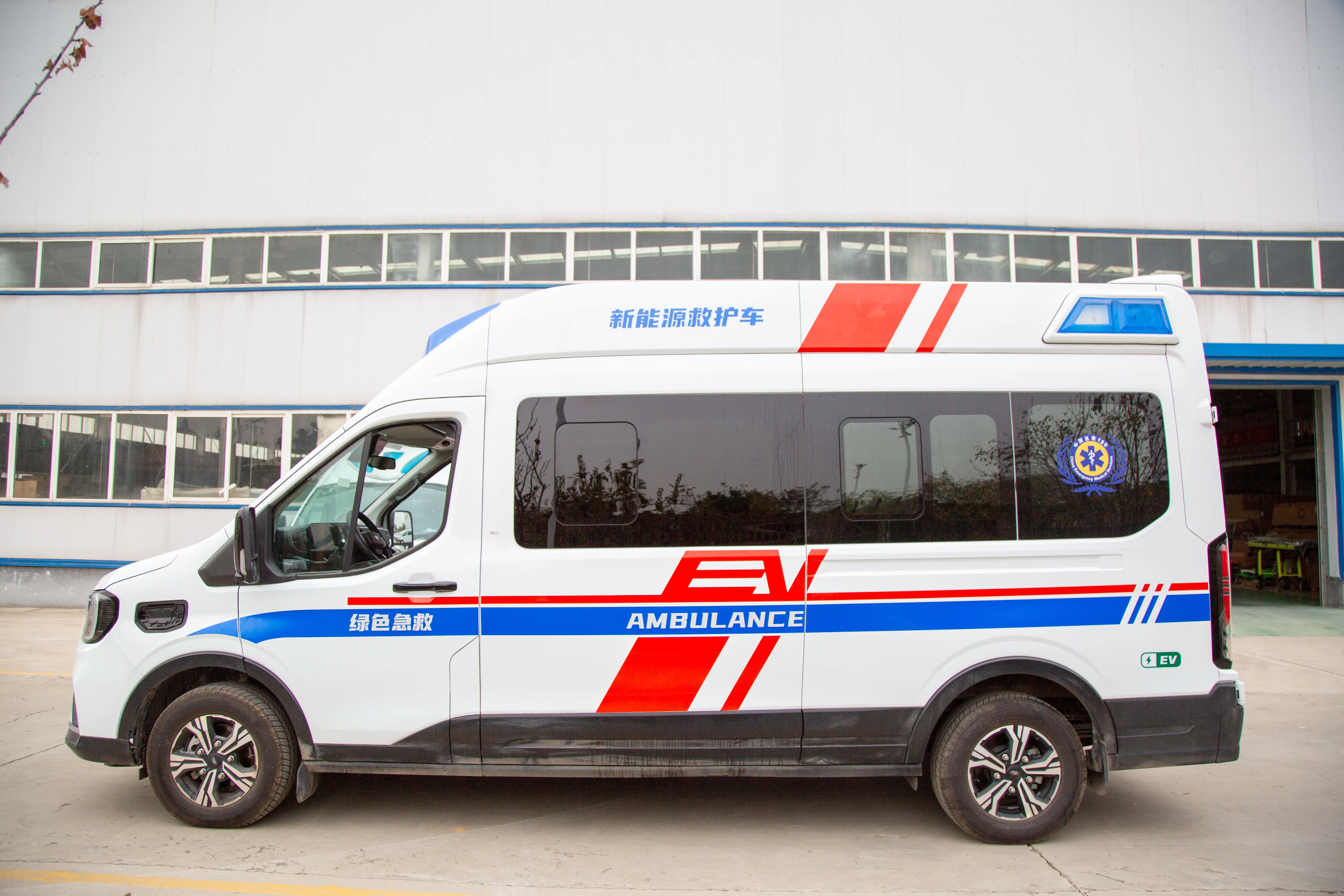 New mobile medical equipment rapid transport New energy ambulance integrated ambulance quality guarantee