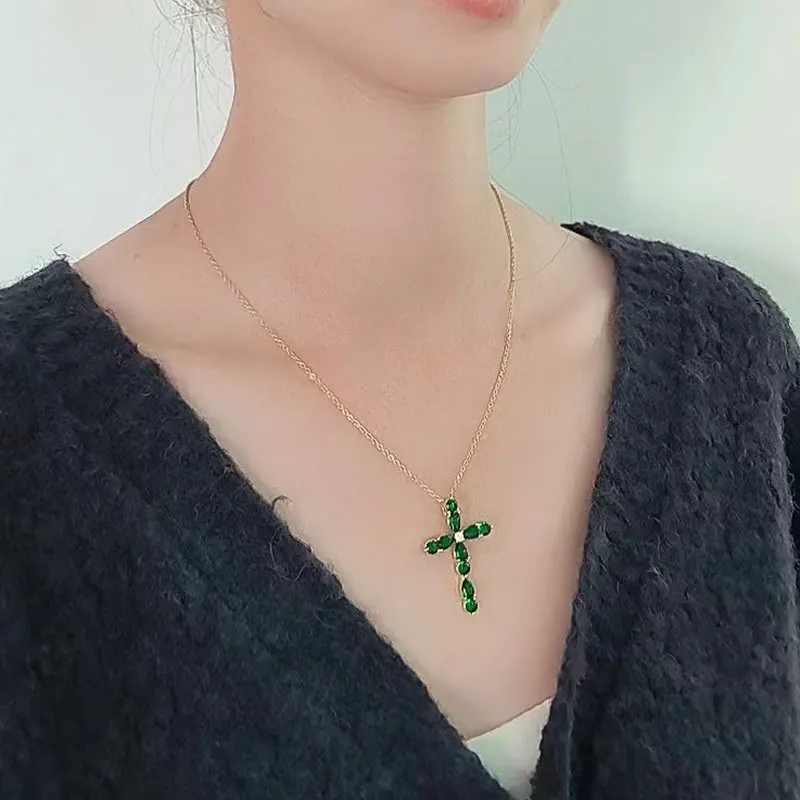 Hot Sale Colour Handmade Simple Dainty Cubic Zircon Cross Pendent Necklace for Jewelry Gift