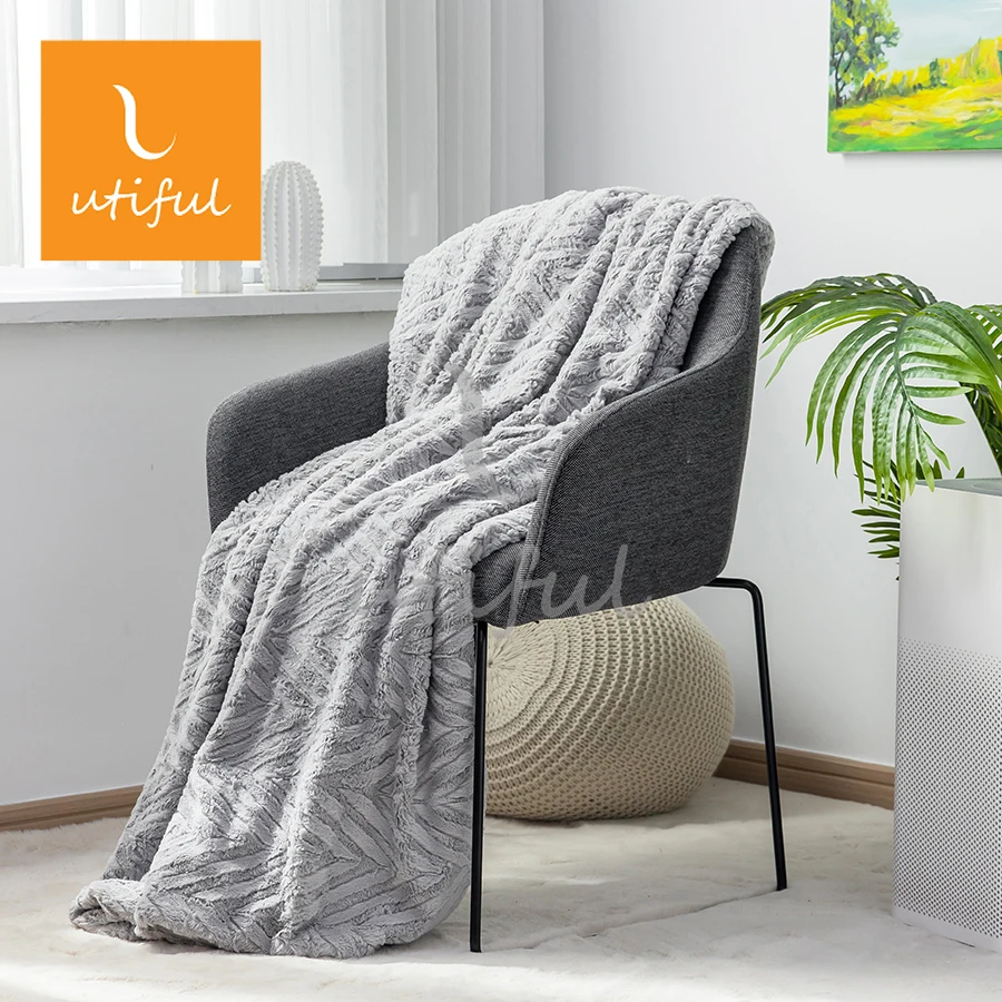 Custom premium oversize polyester herringbone brushed white PV faux fur mink velvet reversible throw blanket