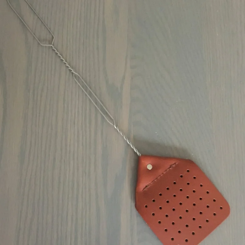 Кожаный ручной комаров ОСА насекомые летают Swatter прочный с тяжелой проволочной ручкой