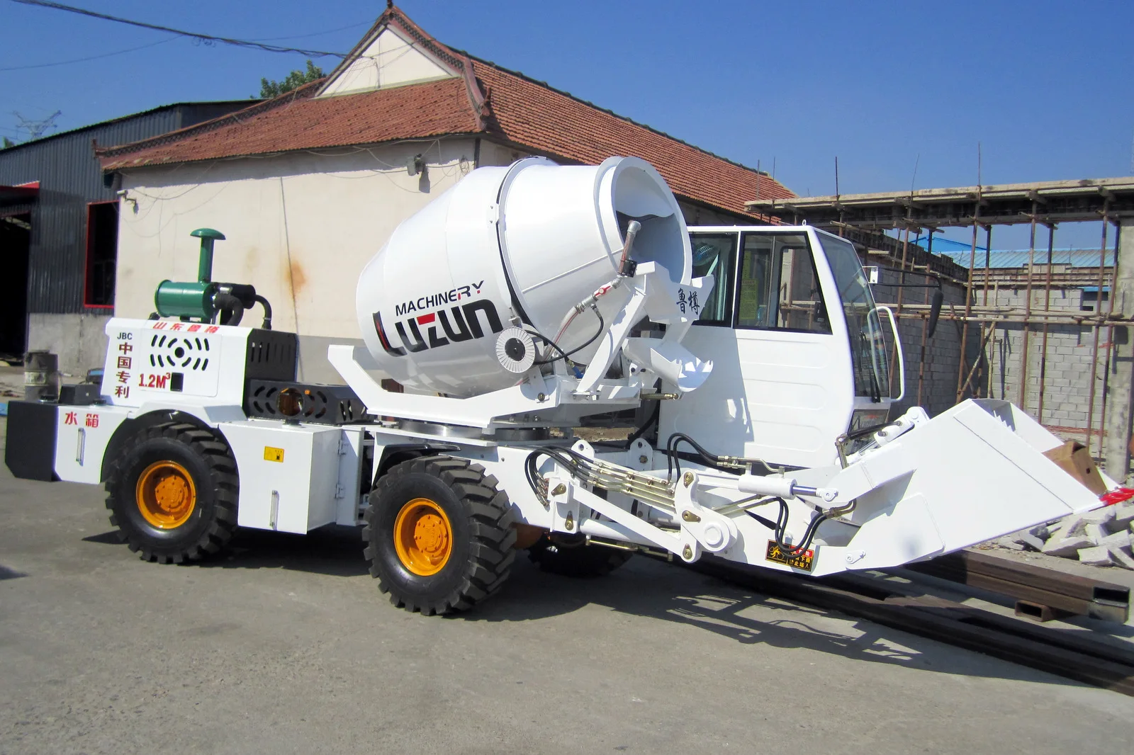LUZUN original factory small mobile self loading concrete mixer truck 1cbm 1.3cbm