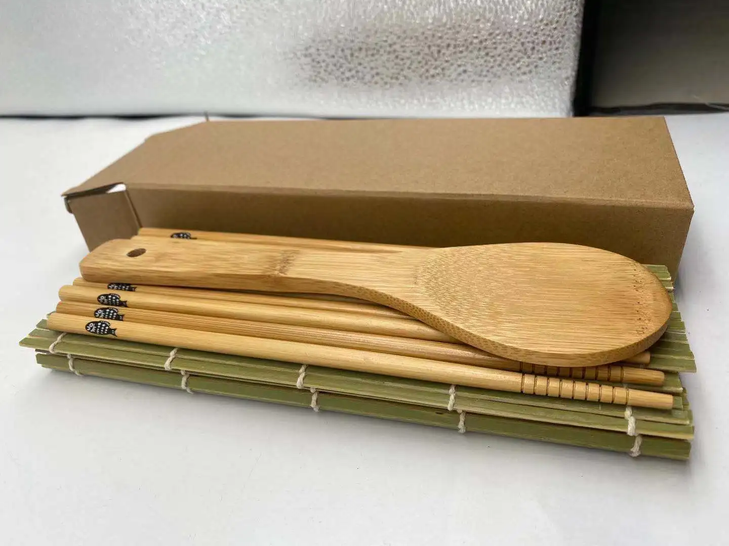 Sushi making and serving kit including mat,chopsticks,paddle,sushi blade ,Sauce dip bowl