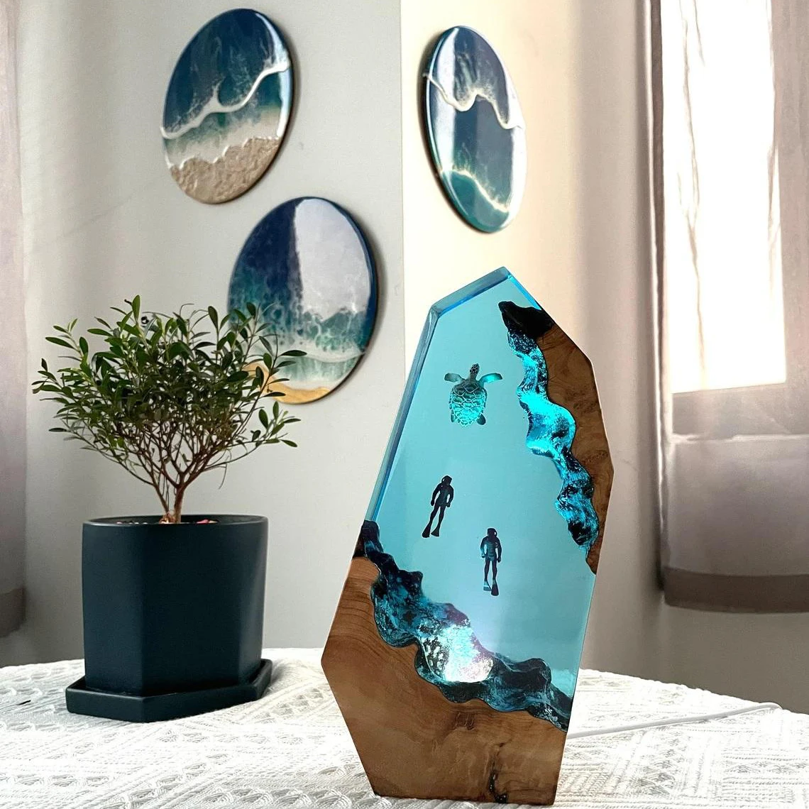 LED Night Light Creative Epoxy Resin Crafts Wood Base Lamp LED Gift Night Lights Blue Diver and Whale Home Decoration Table Lamp