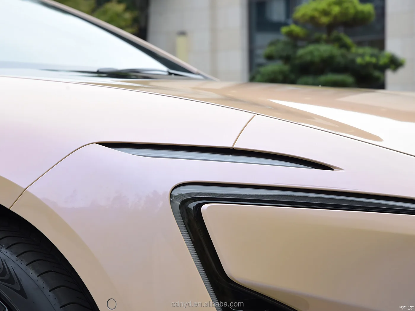 Aveta 2025 Electric Four-Wheel Drive Vehicle Pure New Energy Hybrid Car with EV Motor China Manufacturing Factory Direct Sales