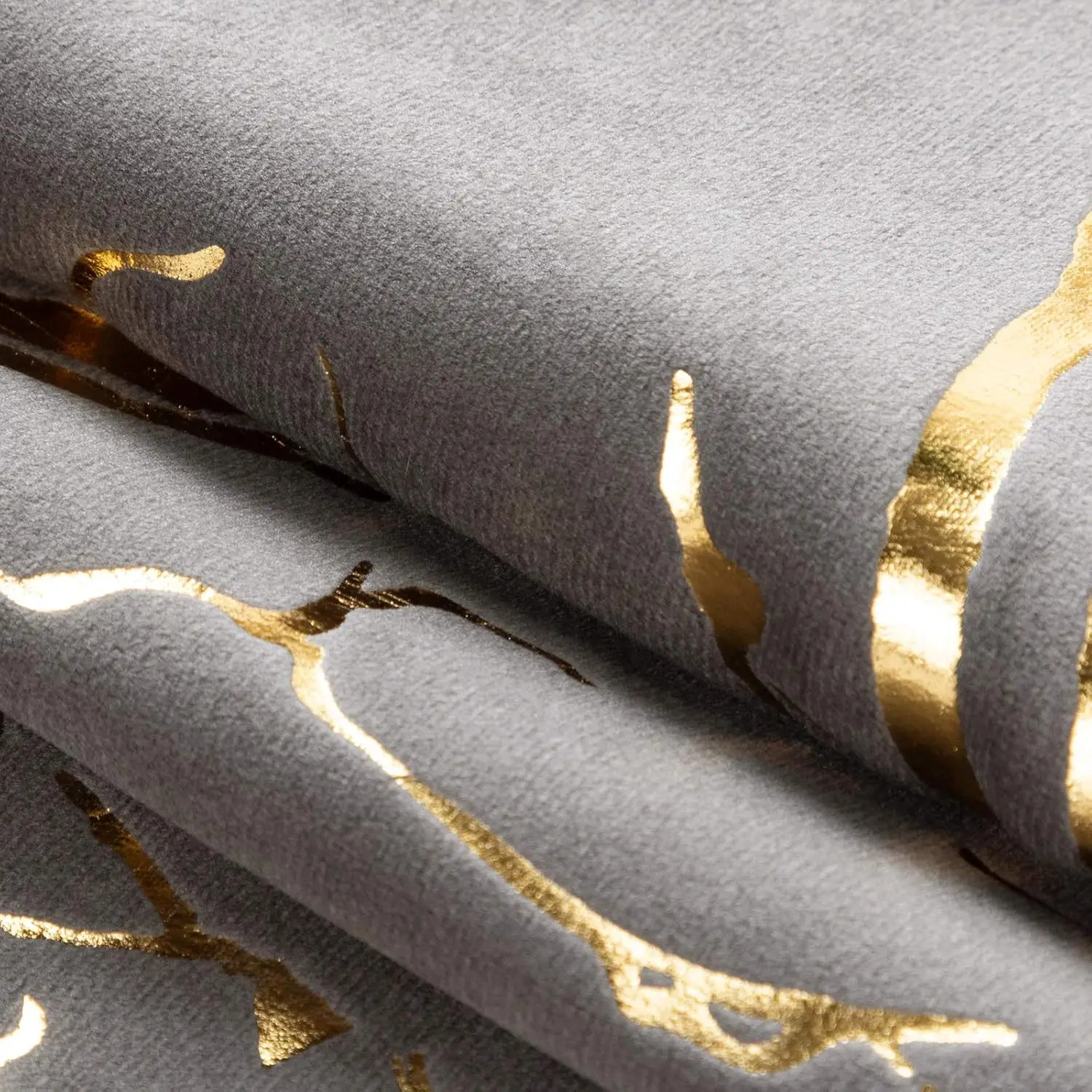 Стулья для столовой с золотыми ножками