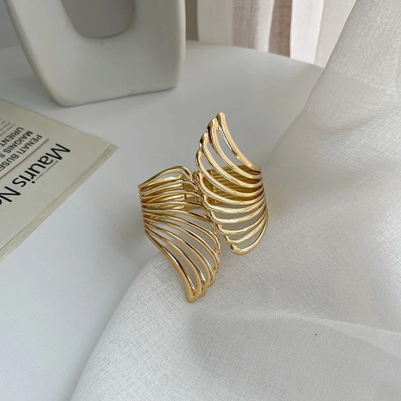 Creative Curtain Clip,Curtain Holdbacks Wall Hooks,Metal Light Surface Wings Pattern Buckle Curtain Holdbacks Gold Curtain Ties
