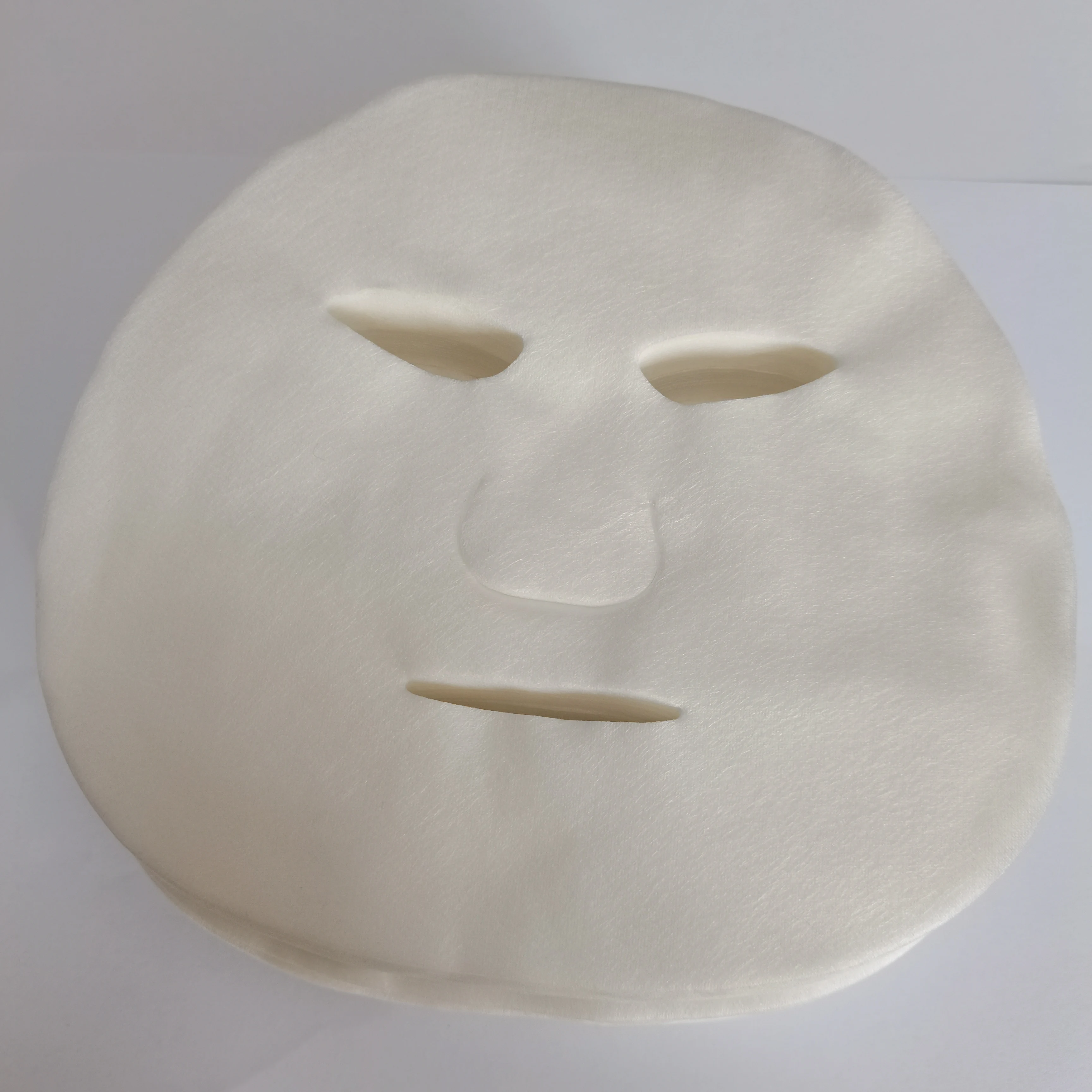 Lyocell fiber nonwoven fabric transparent and breathable facial mask sheet