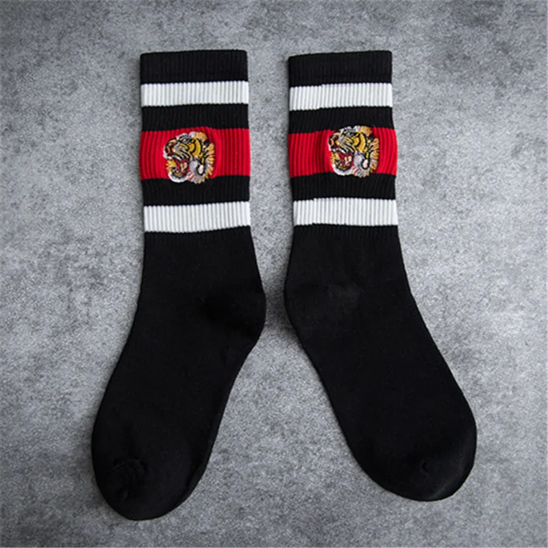 NO MOQ Mens Sport Embroidery Socks With Custom Logo Socks