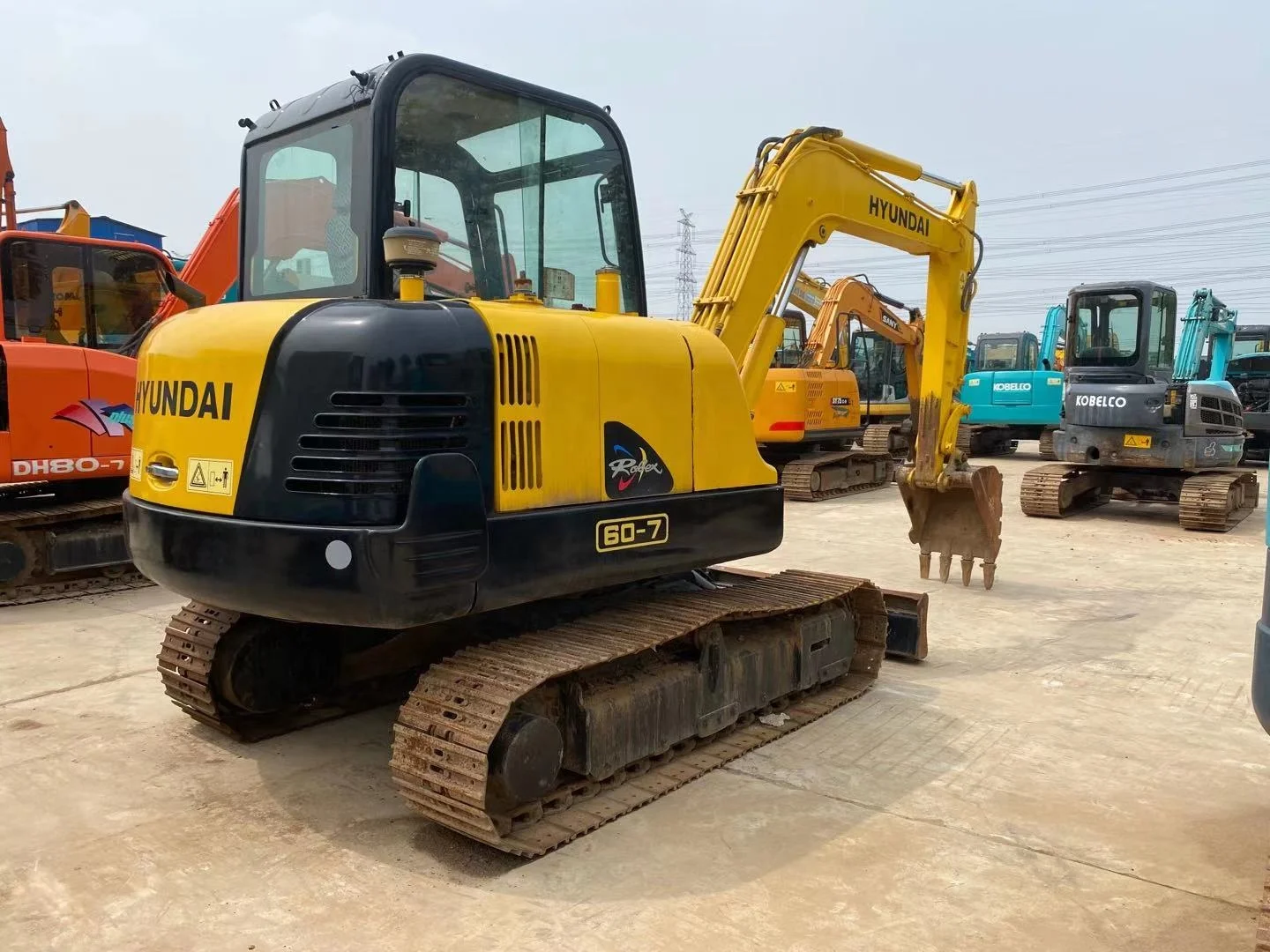 
Original used HyundaI hydraulic excavator R60-7 for cheap sale.used digger Hyundai R60 R80 R110 
