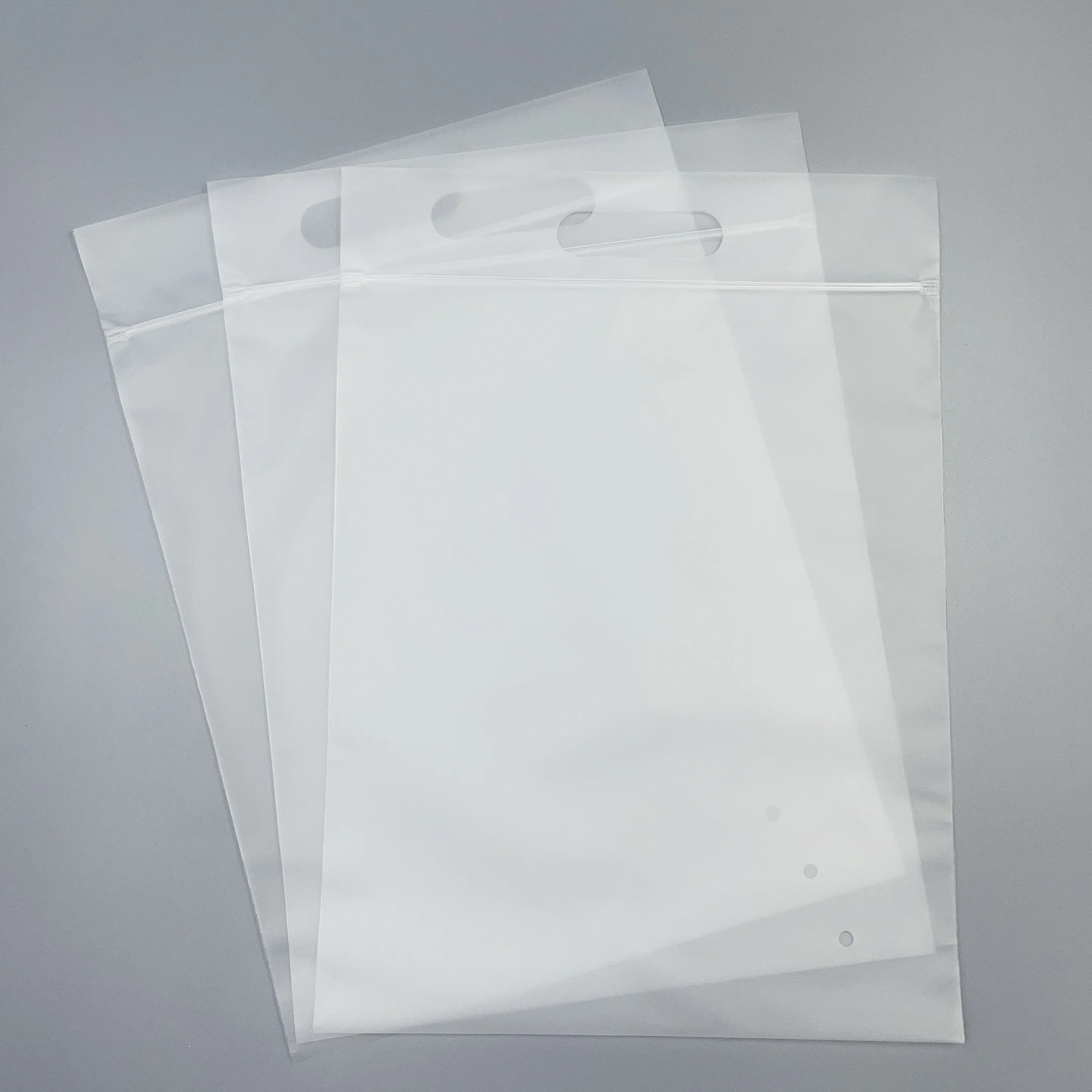 Customizable Portable PE Frosted Ziplock Plastic Packaging New Style T-Shirt Bag Handle Underwear Clothes Display Custom