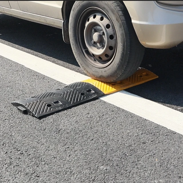 China Wholesale 500mm Safety Breaker Speed Bumps