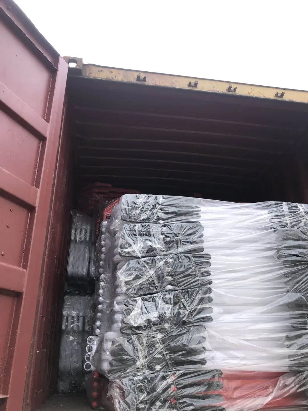 1.95m Plastic Traffic Fence Barrier Temporary Road Safety Traffic Barrier Recycled Car Tyre Rubber 11.5 Kg/pc Red, Yellow CN;ZHE