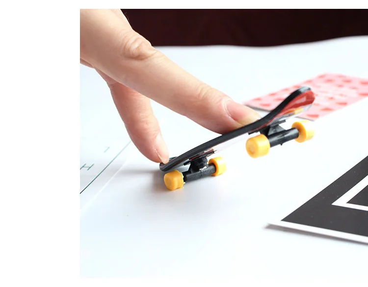 2022 Wholesale Kids Gift Classical Mini Fingerboard Finger Toys Finger Skateboards Sports Scooter Toy
