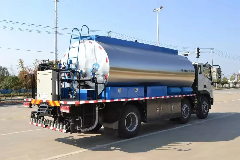 4x2 automatic asphalt spreader truck 6 ton Asphalt bitumen sprayer truck