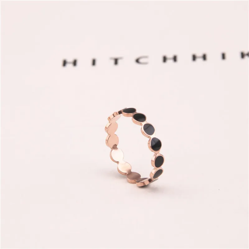 Stainless Steel Women Ring Rose Gold Not Fade Surgical Stainless Steel Waved Fringe Circle Black Enamel Ladies Finger Rings