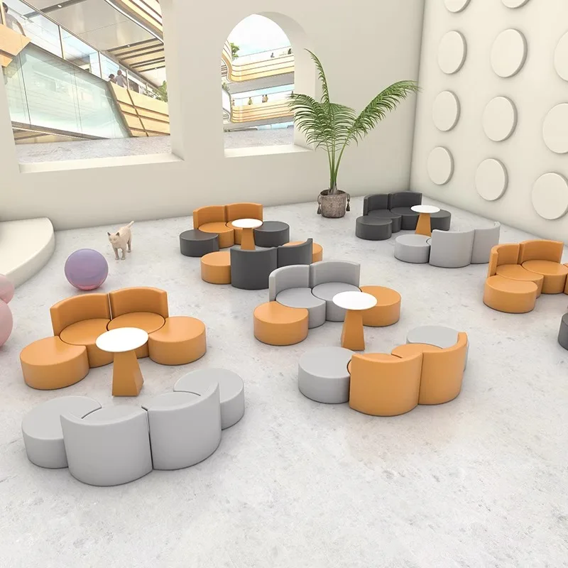 Wholesale Cartoon Design BT Speaker Mini Soft Silicone Toy Subwoofer RGB LED Lighting Wireless Wired Battery AUX Compatible