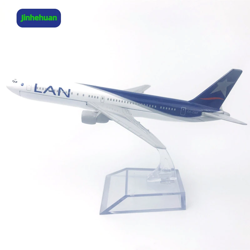 Chile B777 Airplane Model Diecast Toy 1:400 for Decoration Kids Gift Small Aircraft Models for Boys Alloy Diecast Toys