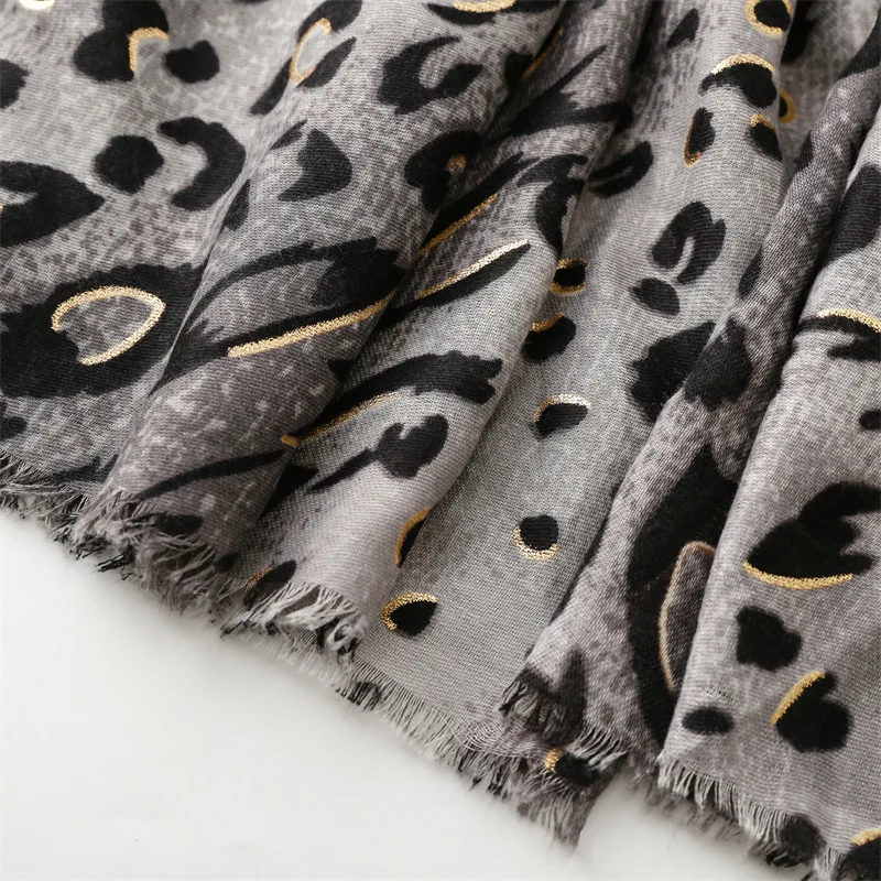 Wholesale Latest Design Women Long Large Leopard Print  Scarves Ladies Classic  Scarf Shawl Hijabs Muslim Women