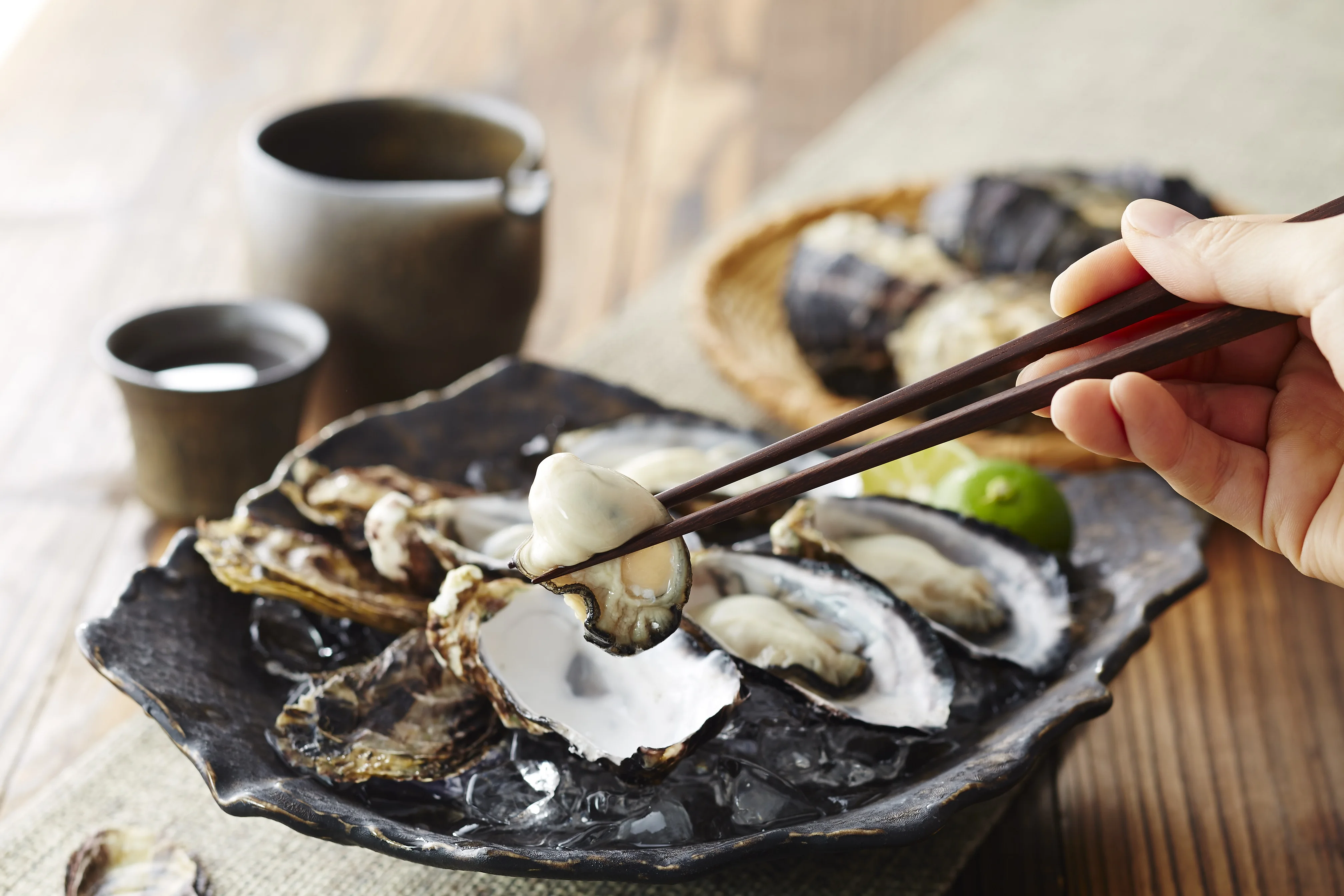 Strong flavor frozen food oyster dish in a clean ocean area