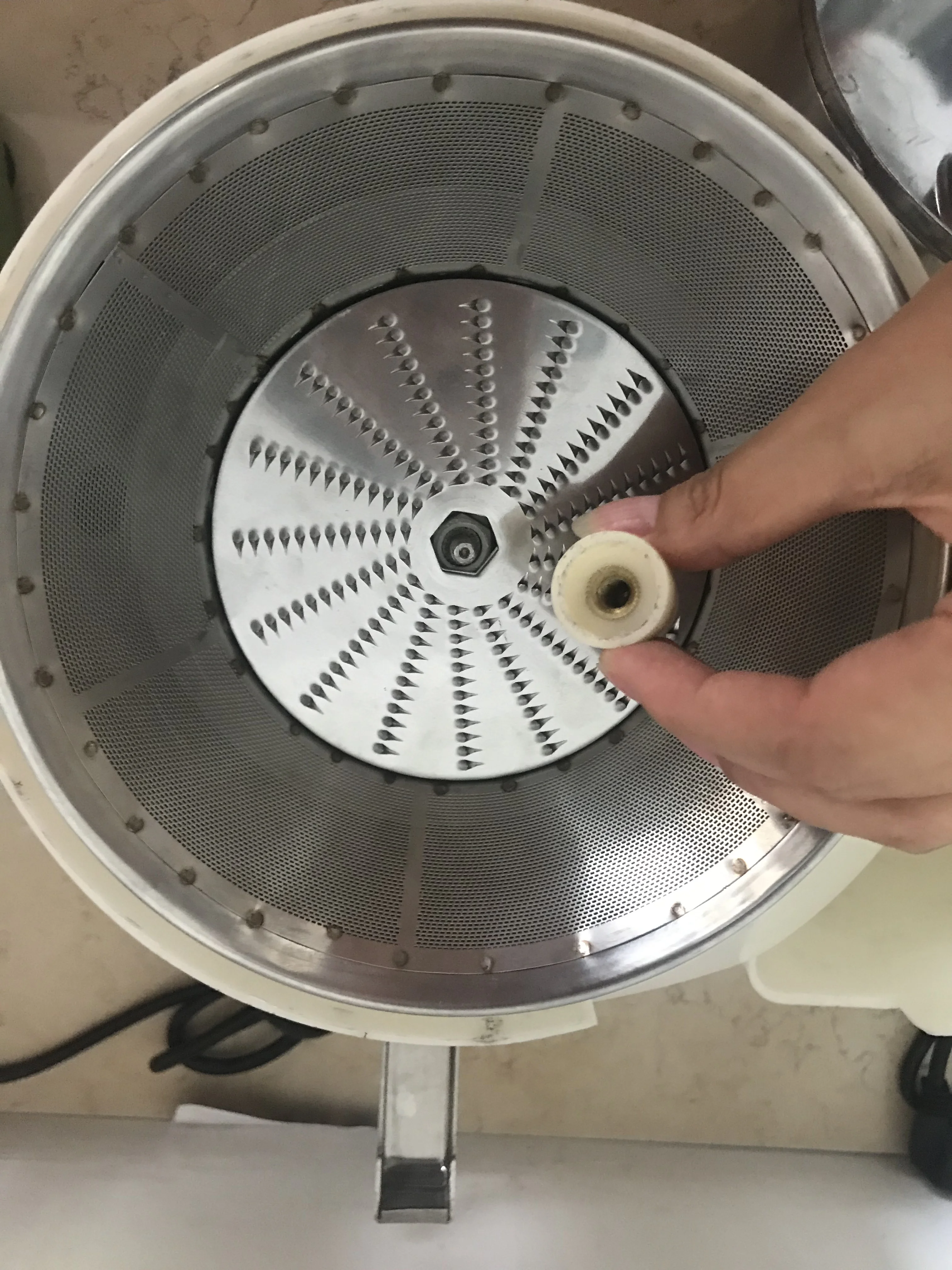 High Performance Orange Juice Squeezing Machine / Electric Fruit Juicer / Juicer Extractor Machine