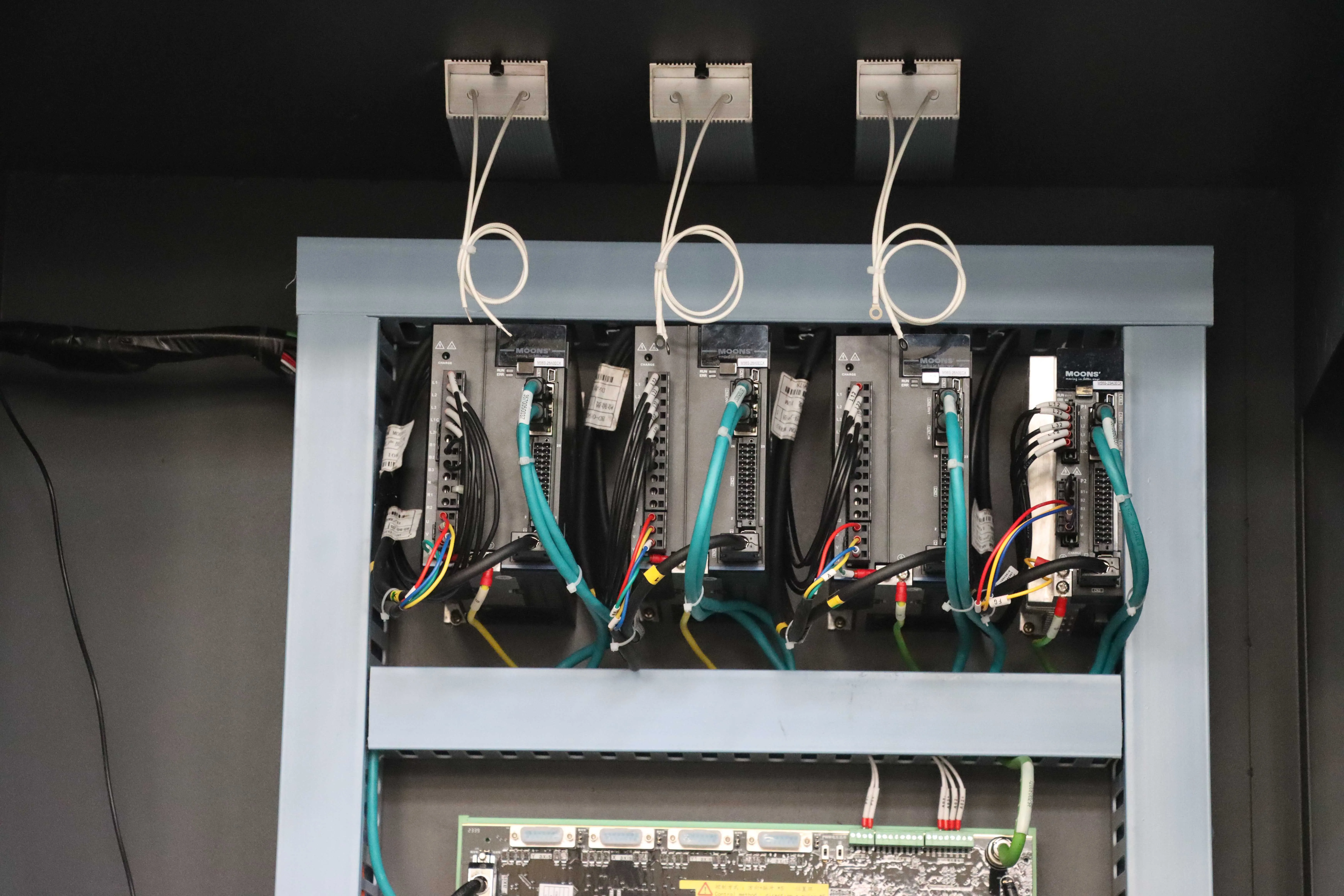 10% discount! Fiber laser cutting machine 3000w 1500*1300mm new design with full cover