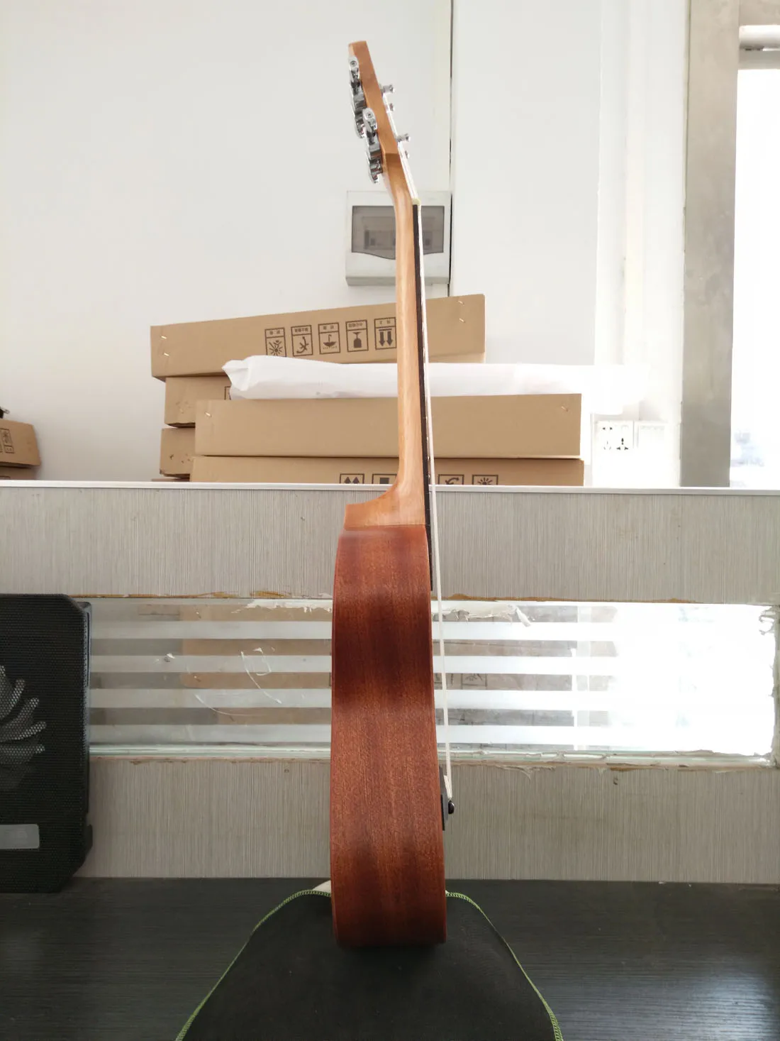 26 Inch Custom Wood Mahogany Ukulele Nylon Strings Matte Professional Guitar Ukulele