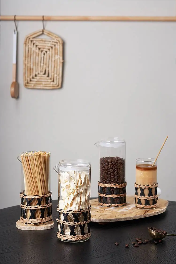 New Design Coffee Glass Cup Set Luxury Coffee Glass Jug Eco-friendly Sparkling Glass Cup with Wrapping Seagrass Wicker