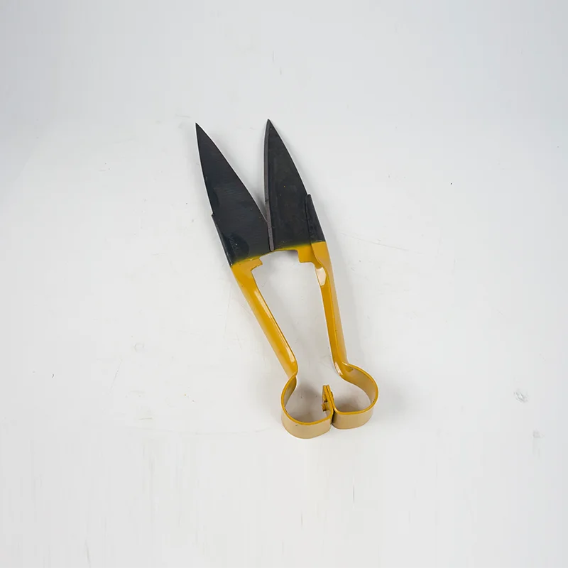 Manual sheeps scissors with strong blades and comfortable handle