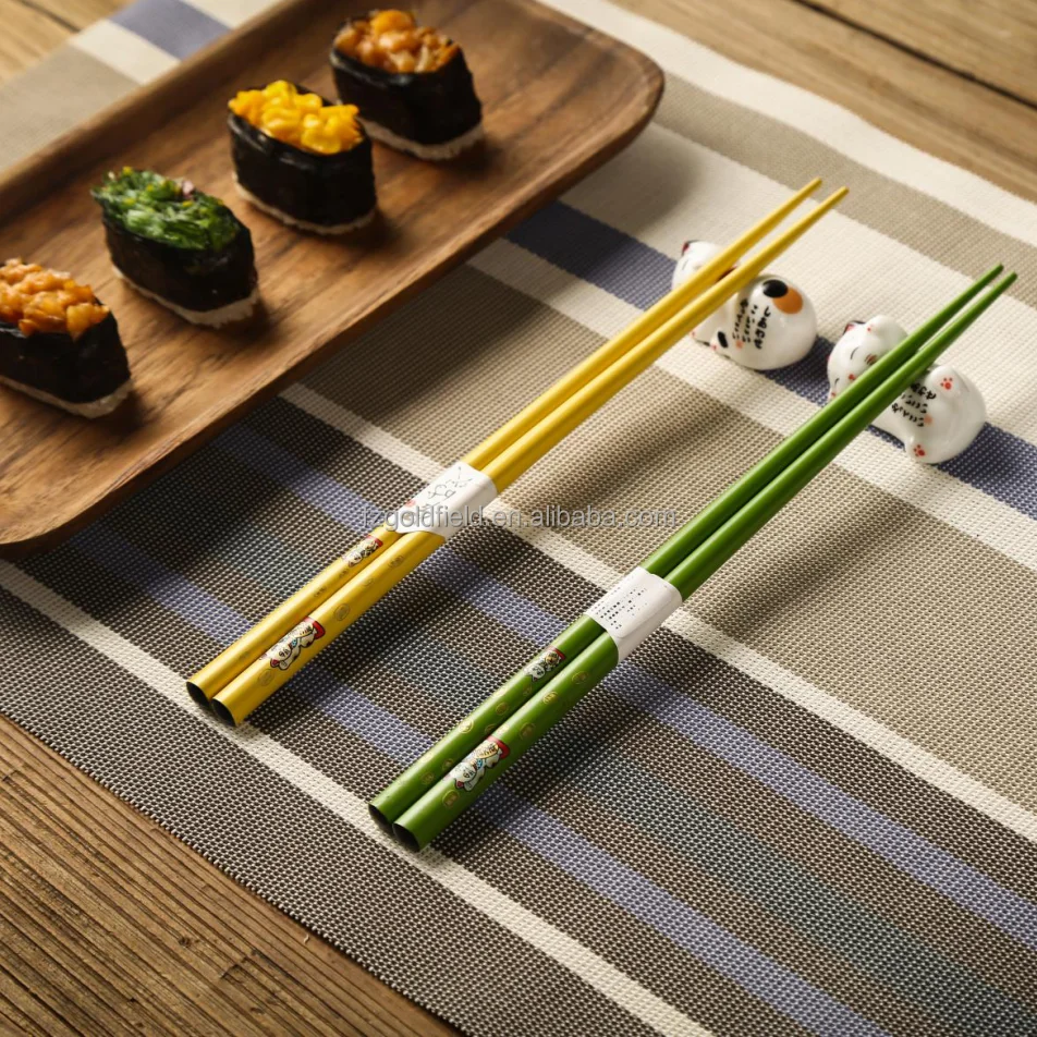 Hot Sale Flash Household Various Colors Lucky Cat Pattern Wood Chopsticks And Kitty Ceramic Holder Fine Gift Box Set