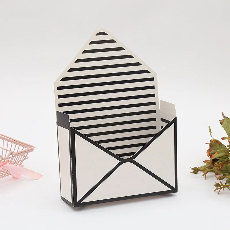 Wholesale Flower Box Folding Hand Holding Cardboard Envelope Shape Flower Packaging Box for Flower Arrangement