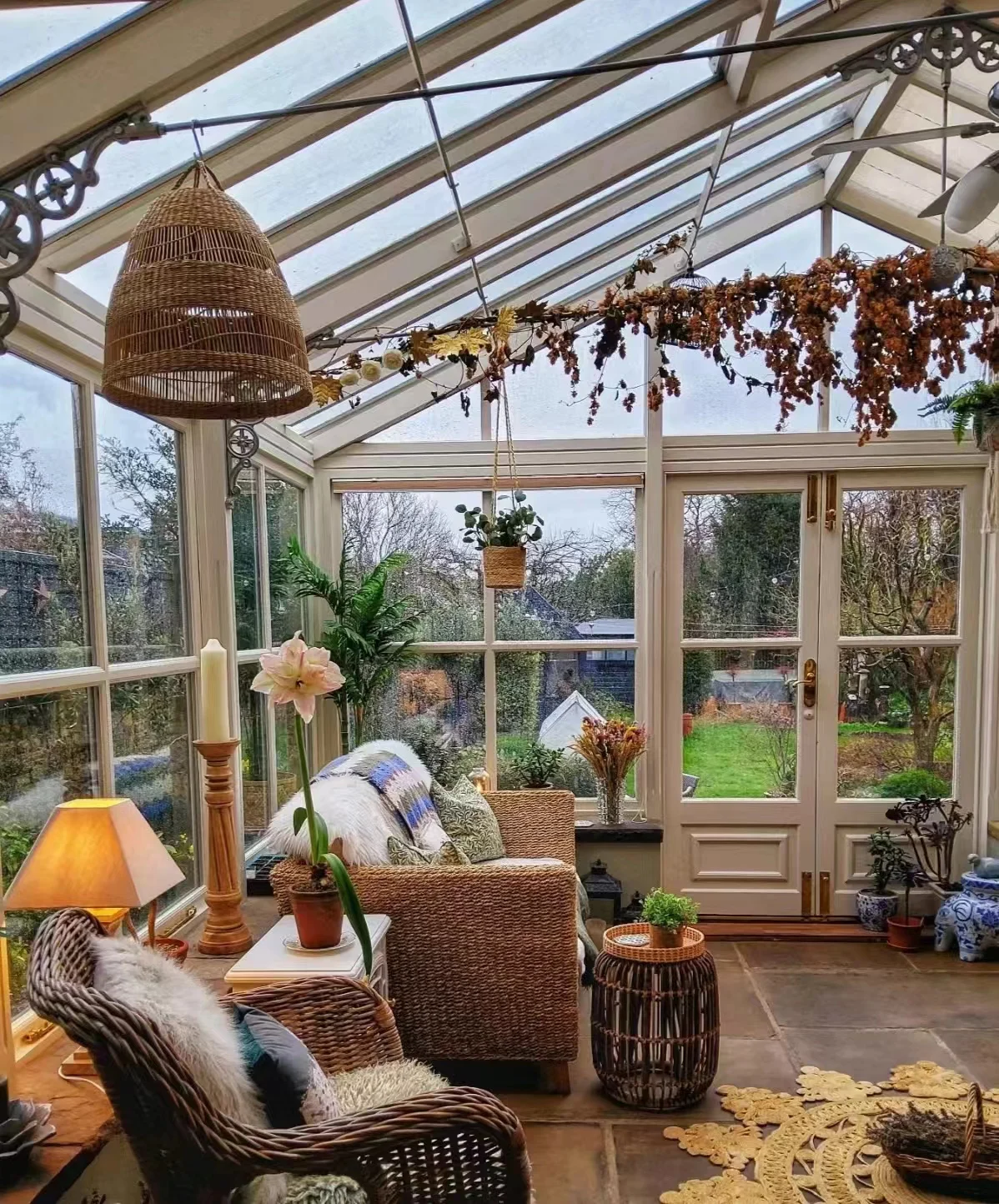 Звукоизолированный ветрозащитный модульный сборный стеклянный садовый домик для солнечной комнаты открытый алюминиевый треугольник солнечные