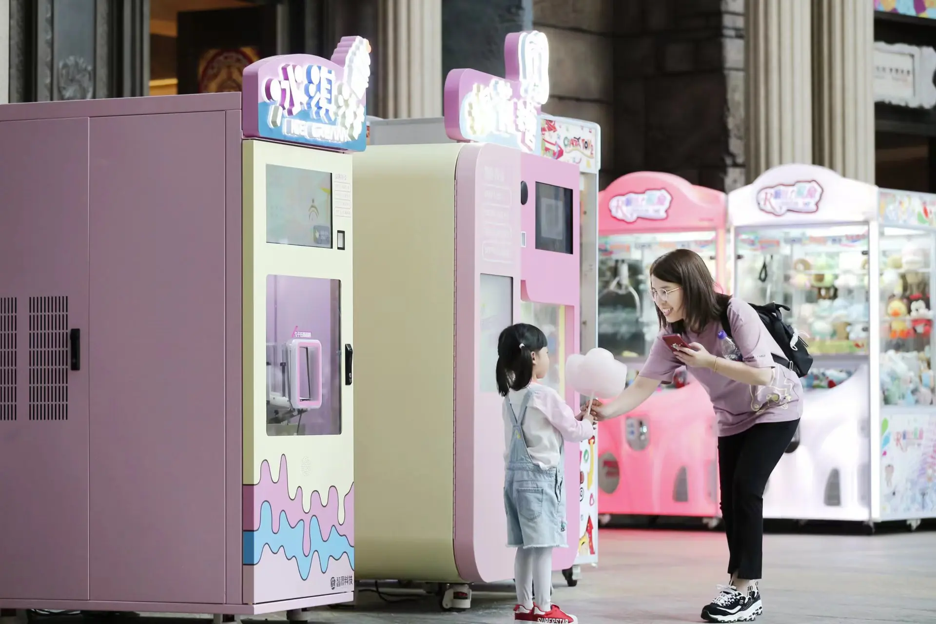 Multi-function Full Automatic Vending Machine Frozen Yogurt Ice Cream Maker Robot Soft Self-Service Commercial Ice Cream Machine