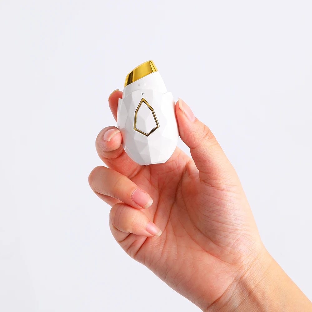 Small face and eye lift heating vibrator skin care stick Eye massager charging base