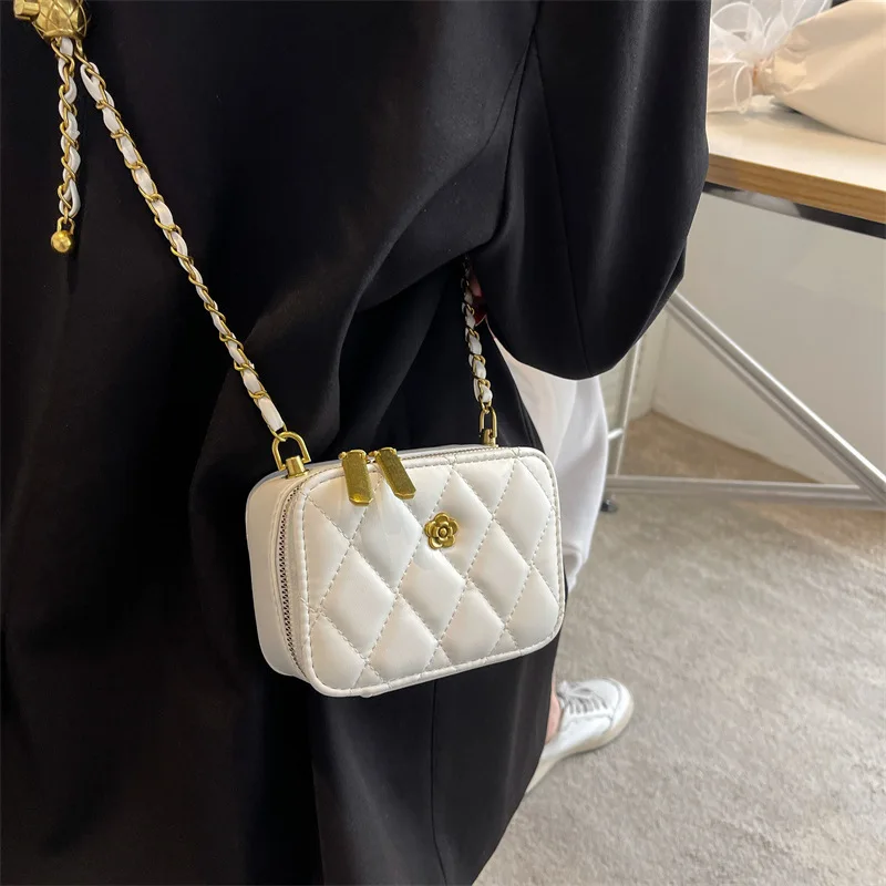 Metal Flower Chain Ladies Handbags Messenger Bag Women Cross Body Bag 2022 New Small Quilted Plaid Design Summer PU Storage Bag