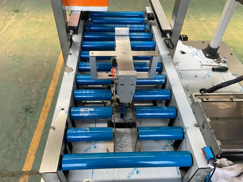 Factory direct sales cold chain e-commerce delivery tape winding machine tape automatic sealing foam box sealing machine