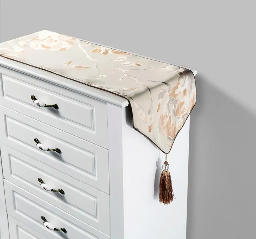 
Factory wholesale customized Chinese classic spliced tale runner with embroidered flowers and tassel 