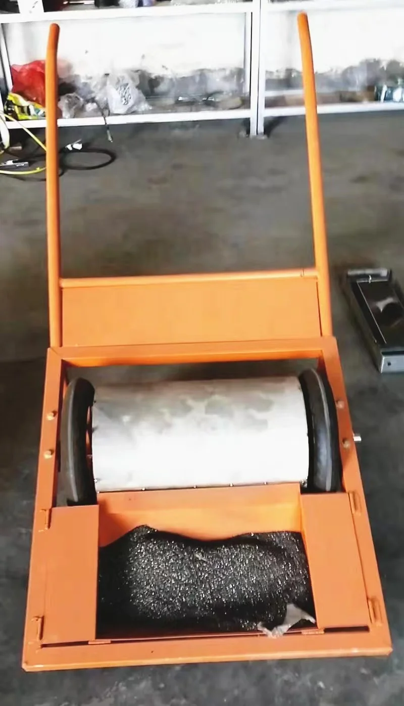 Машина для переработки стальных выстрелов собирает рассеянные стальные выстрелы