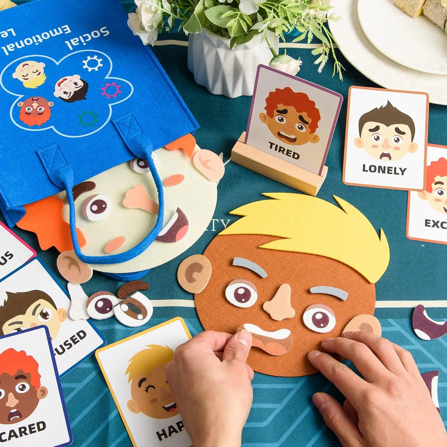 Kindergarten DIY teaching early education character change expression communication paste felt puzzle learning