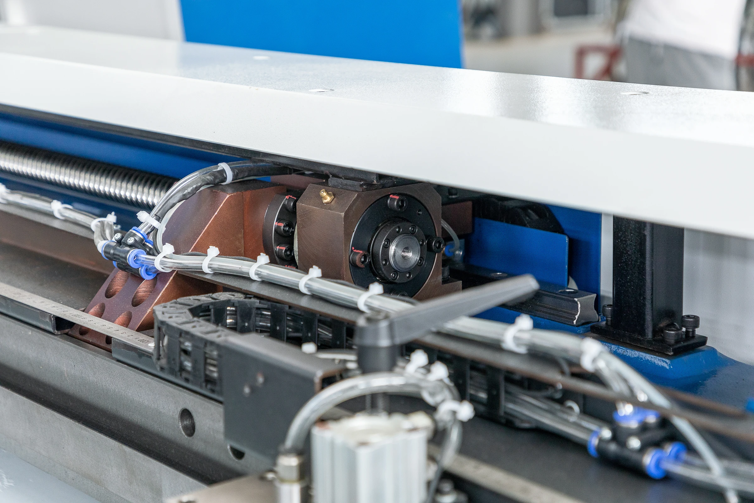 ACCURL Automatic CNC Turret Punch Press Hole Punching Machine for Sheet Metal