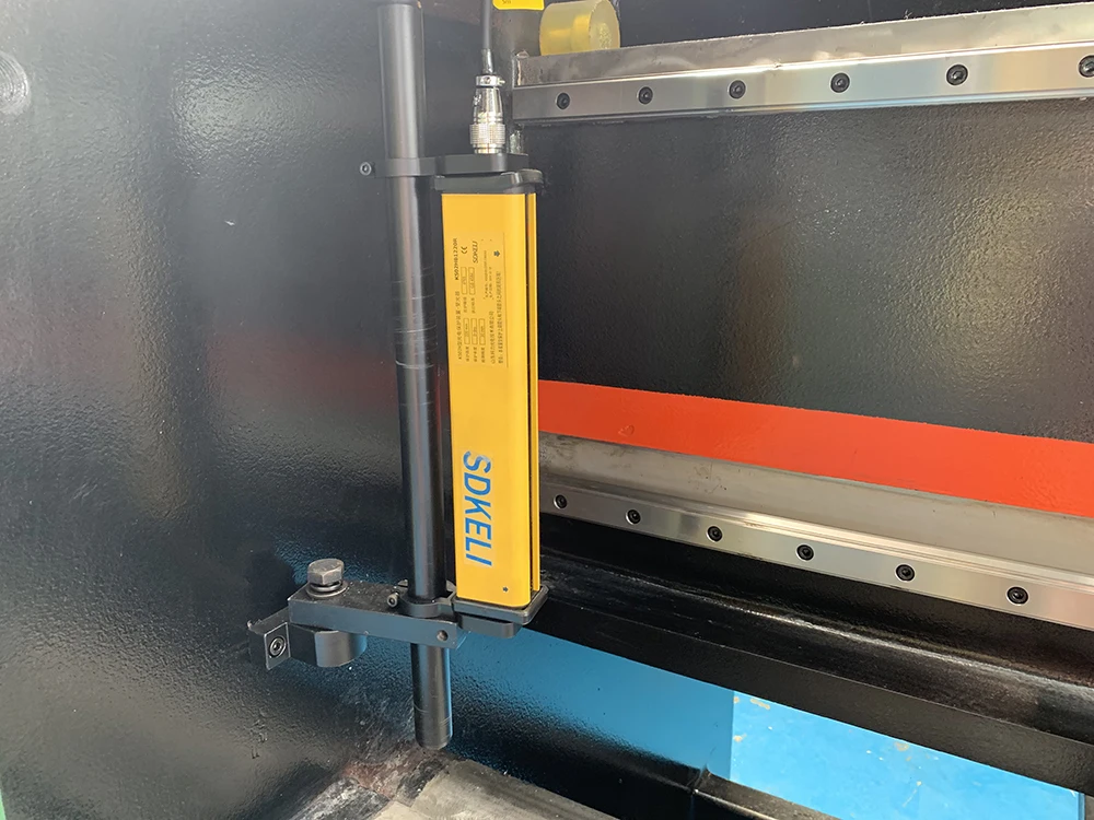 Экономичная машина для резки листового металла/станок для резки листового металла с ЧПУ из нержавеющей стали из Китая