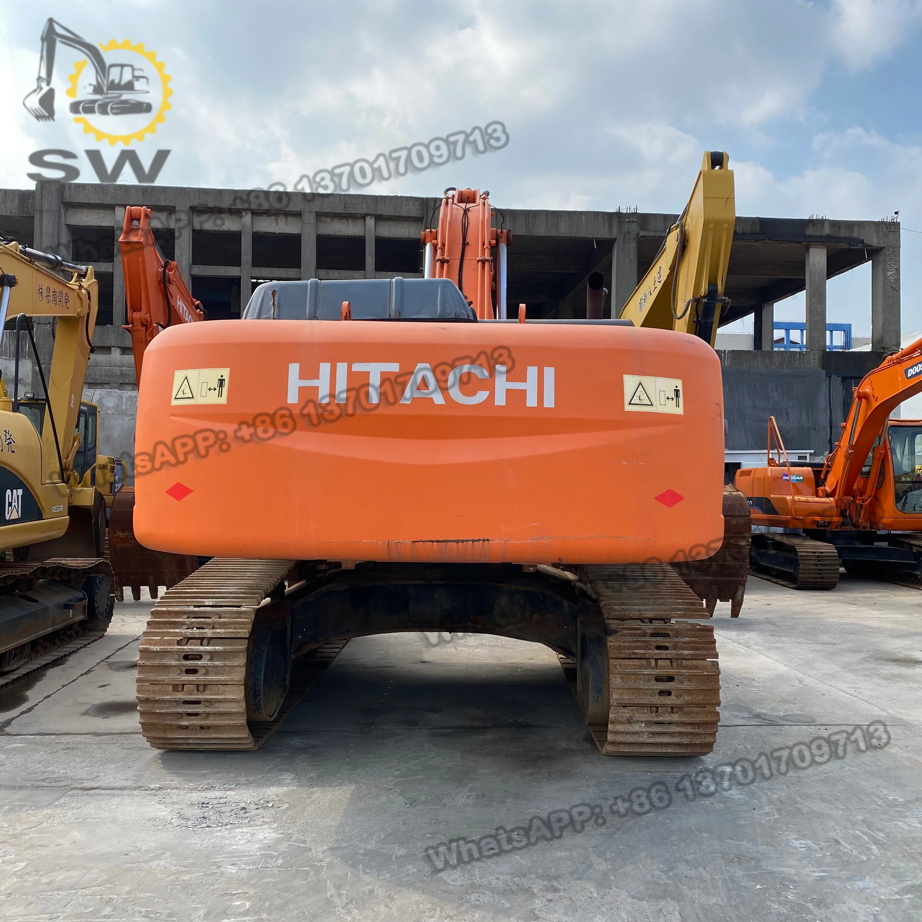 Б/у Hitachi 350 экскаватор б/у hitachi гусеница землеройной машины Zx350-3 Zx350-3g Zx240-3 Zx70 экскаватора во дворе