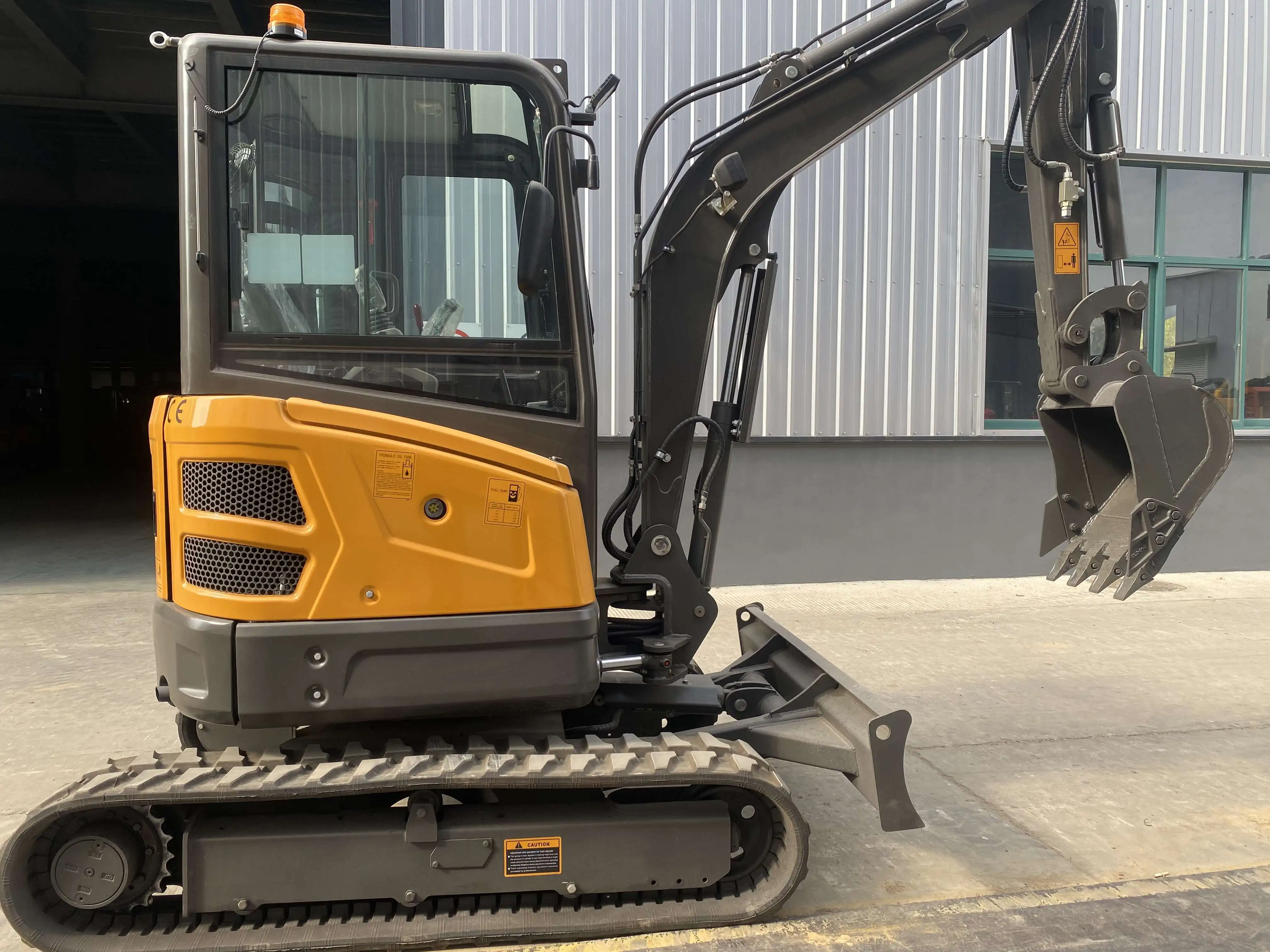 Agent price 3 ton small excavators EPCN JH27 EPA Engine Mini Digger Crawler Machinely Excavator 3 ton  Mini Backhoe Excavator