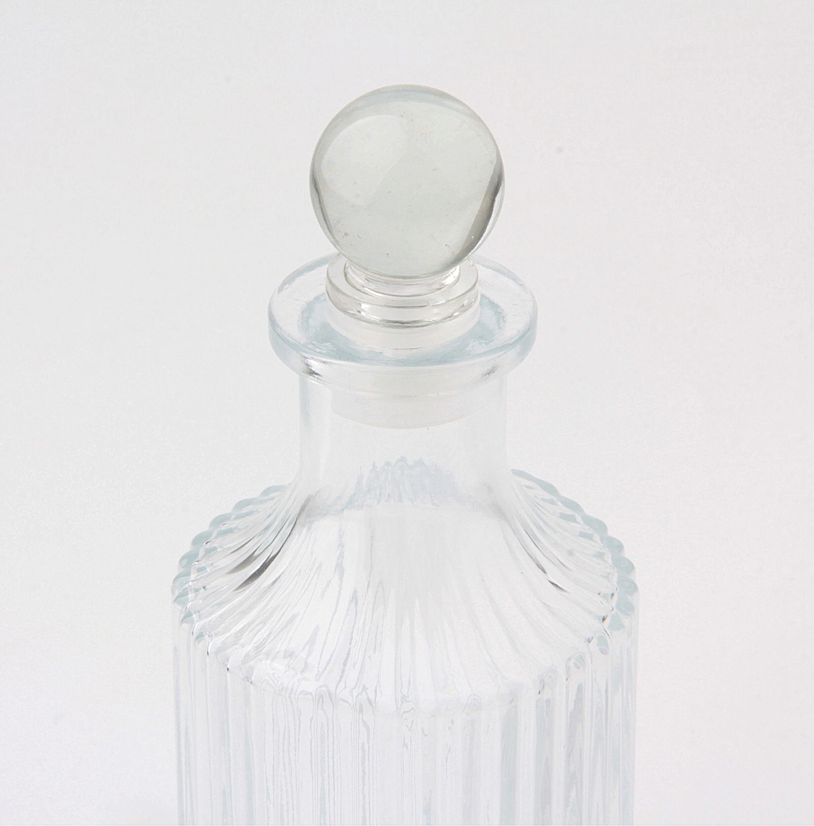 Hotsale embossed clear glass Reed Diffuser Bottle with ball shape glass airtight lid Reed Stick Aroma Perfume Fragrance Bottle
