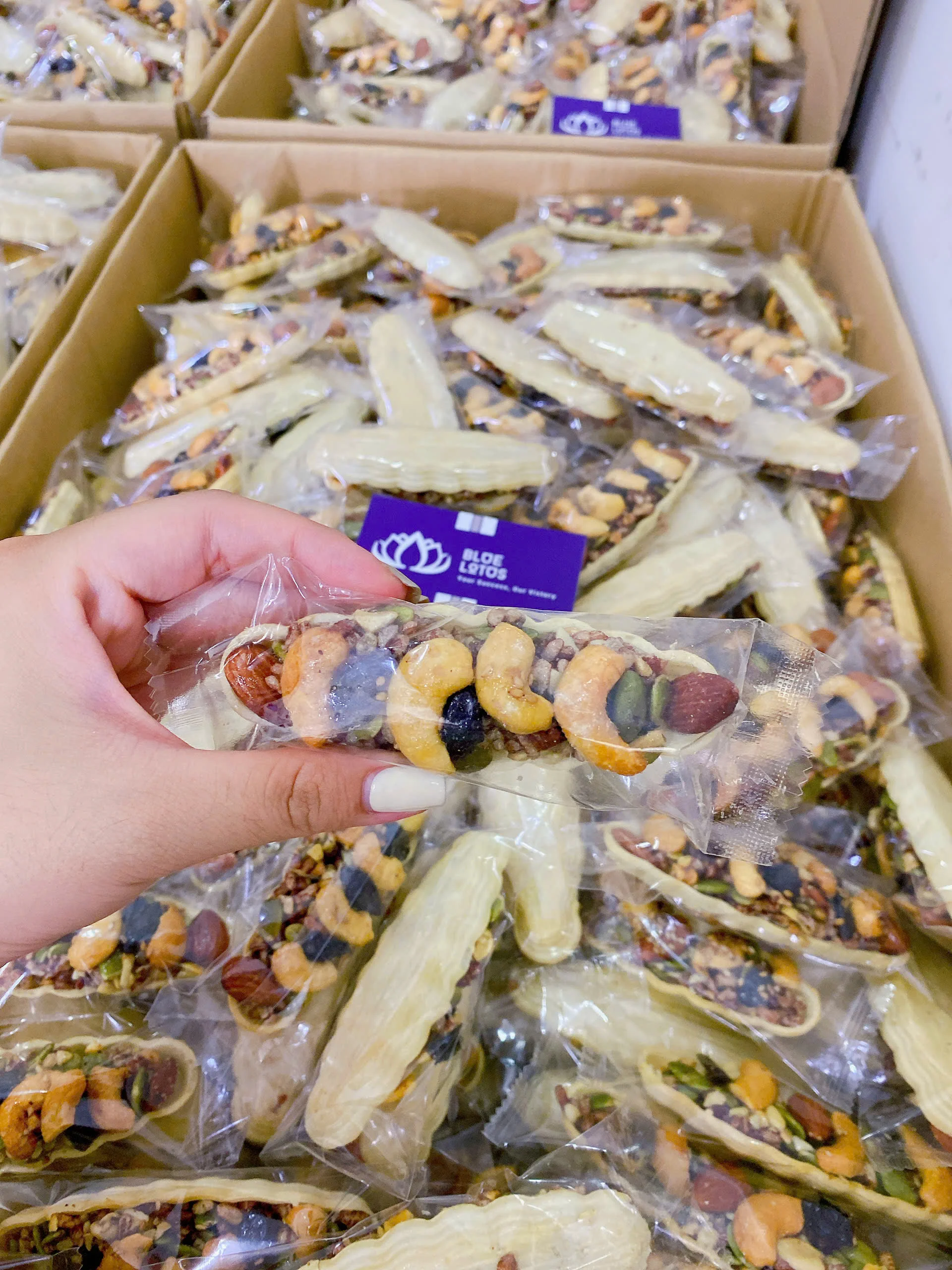 Wholesale Vietnamese Cereal Brown Rice Meat Kapok Breakfast Cereal custom packaging Hot Trend 2024 Blue Lotus