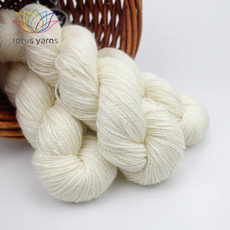Пряжа из мериносовой шерсти 100% Lotus 275 м/100