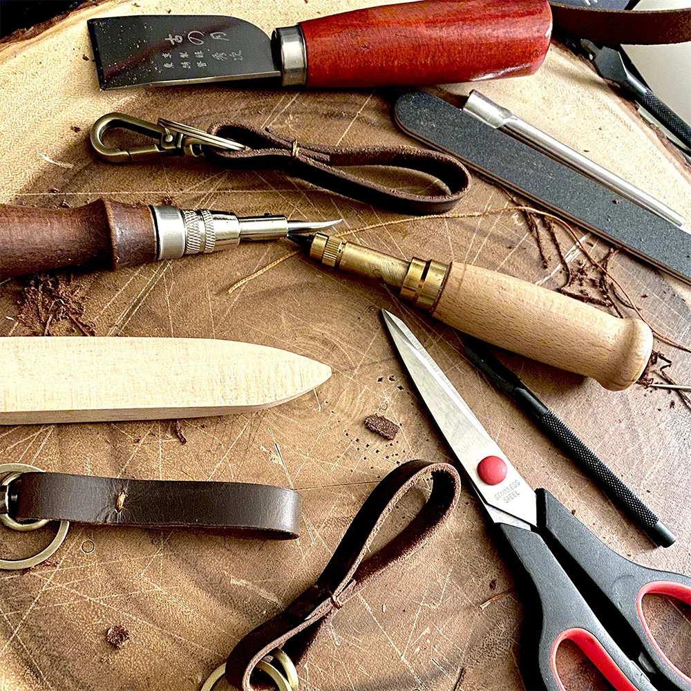 Personalized Custom Engrave Logo Luxury Cowhide Crazy Horse Blank Leather Frame Holder Keychain with Gold Ring Christmas Gift